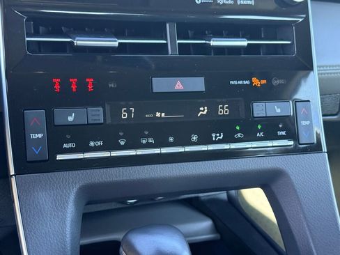 Used 2021 Toyota Avalon XLE image 24