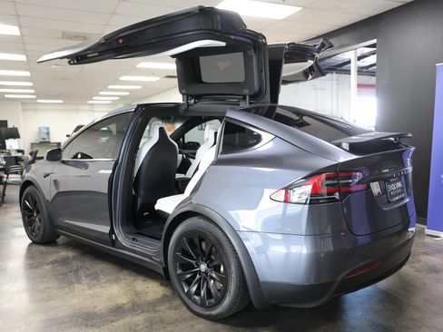 Used 2018 Tesla Model X 100D AWD/4WD image 13