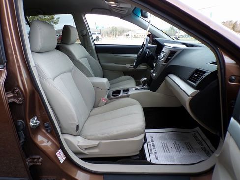 Used 2011 Subaru Outback 3.6R Premium image 12