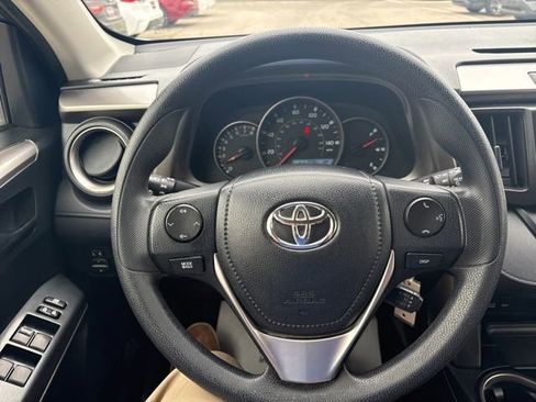 Used 2016 Toyota RAV4 LE FWD image 9