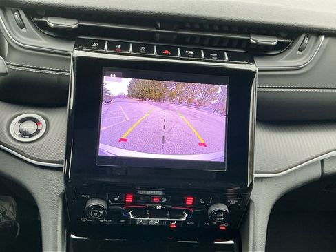 Used 2025 Jeep Grand Cherokee Laredo X w/ Luxury Tech Group I image 21