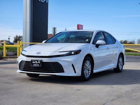 Used 2026 Toyota Camry LE w/ Convenience Package image 3