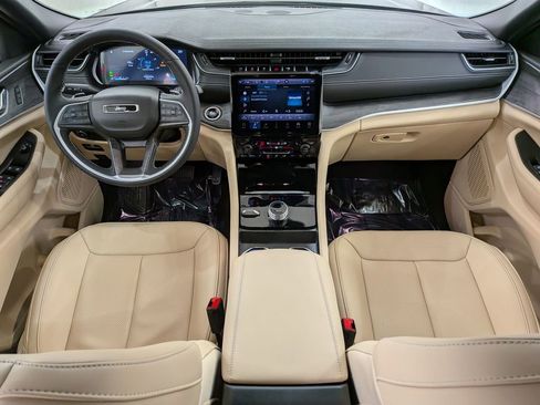 Used 2024 Jeep Grand Cherokee Limited w/ Luxury Tech Group II image 29