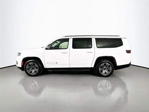 Used 2024 Jeep Wagoneer L Series II w/ Flexible Seating Group AWD/4WD image 8