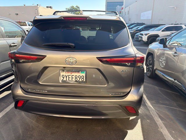 Certified 2026 Toyota Highlander Limited AWD/4WD image 10