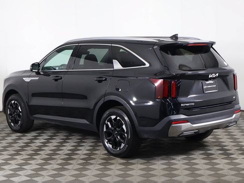 Used 2025 Kia Sorento S AWD/4WD image 10