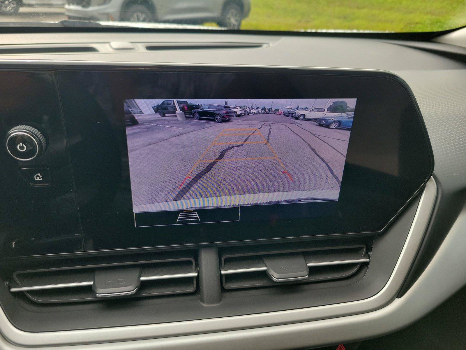 Used 2024 Chevrolet Trax LS w/ LS Convenience Package FWD image 32