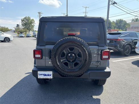 Used 2018 Jeep Wrangler Sport AWD/4WD image 4