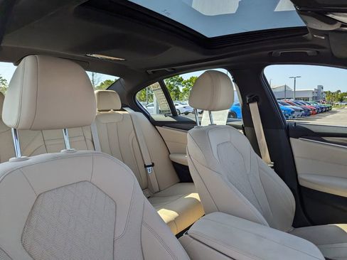 Used 2022 BMW 530i xDrive image 11