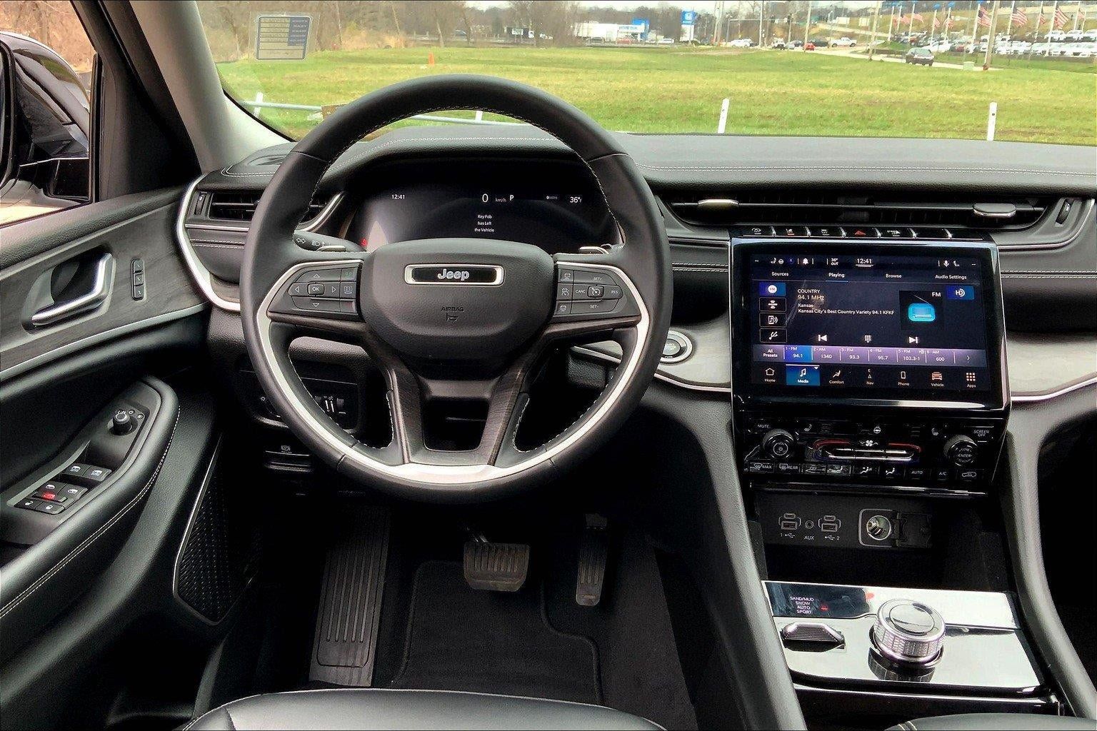 Used 2021 Jeep Grand Cherokee L Limited AWD/4WD image 4