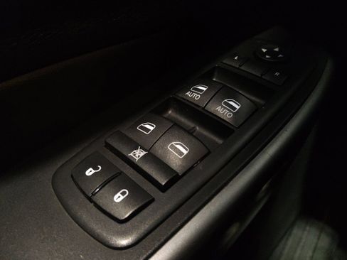 Used 2019 Jeep Cherokee Latitude Plus AWD/4WD image 27