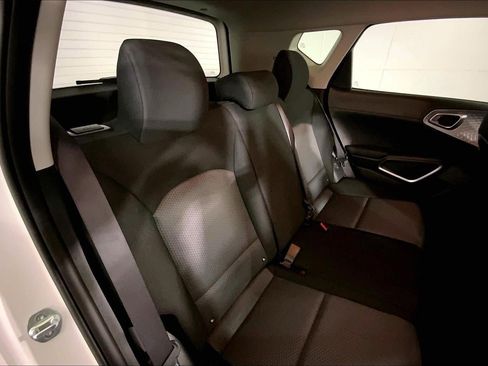 Certified 2025 Kia Soul LX w/ LX Technology Package FWD image 23