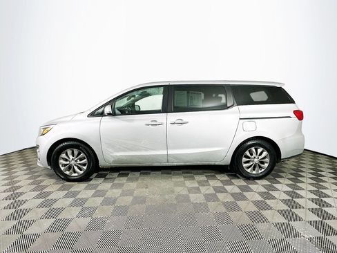 Used 2019 Kia Sedona LX image 6