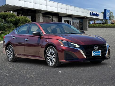 Used 2025 Nissan Altima 2.5 SV FWD image 10