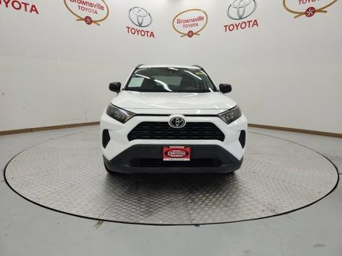 Used 2021 Toyota RAV4 LE FWD image 4