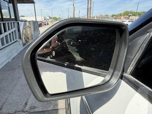 Used 2022 Ford Explorer XLT w/ Equipment Group 202A RWD image 21