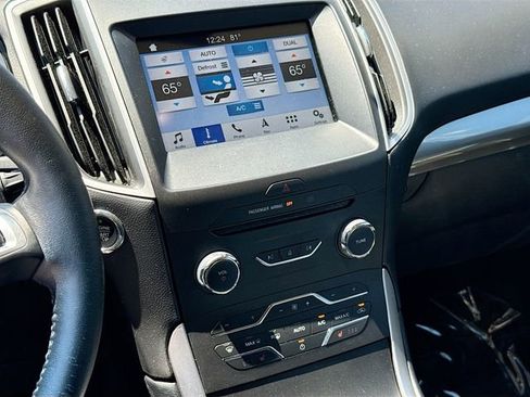 Used 2016 Ford Edge SEL w/ Equipment Group 201A AWD/4WD image 16