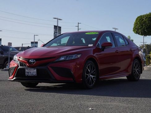 Used 2024 Toyota Camry SE image 8