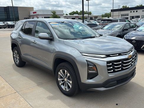 Used 2025 Chevrolet Equinox LT AWD/4WD image 1