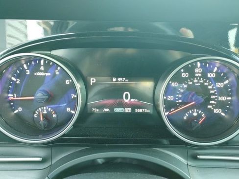 Used 2024 Kia Carnival EX image 27