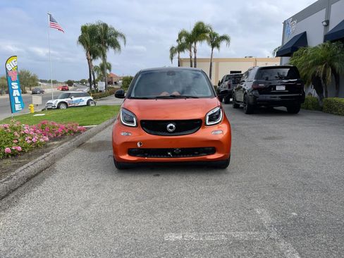Used 2016 smart fortwo pure RWD image 2