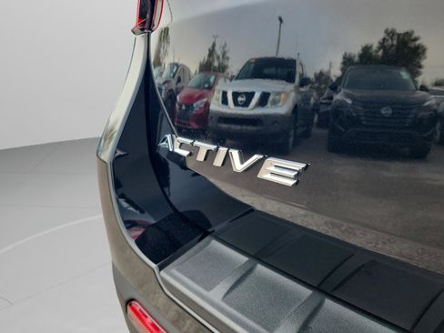 Used 2025 Ford Explorer Active w/ Active Comfort Package image 7