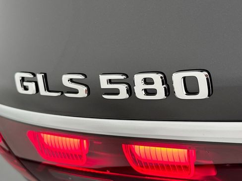 New 2026 Mercedes-Benz GLS 580 4MATIC image 9