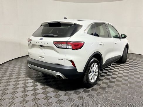 Used 2022 Ford Escape SE image 14