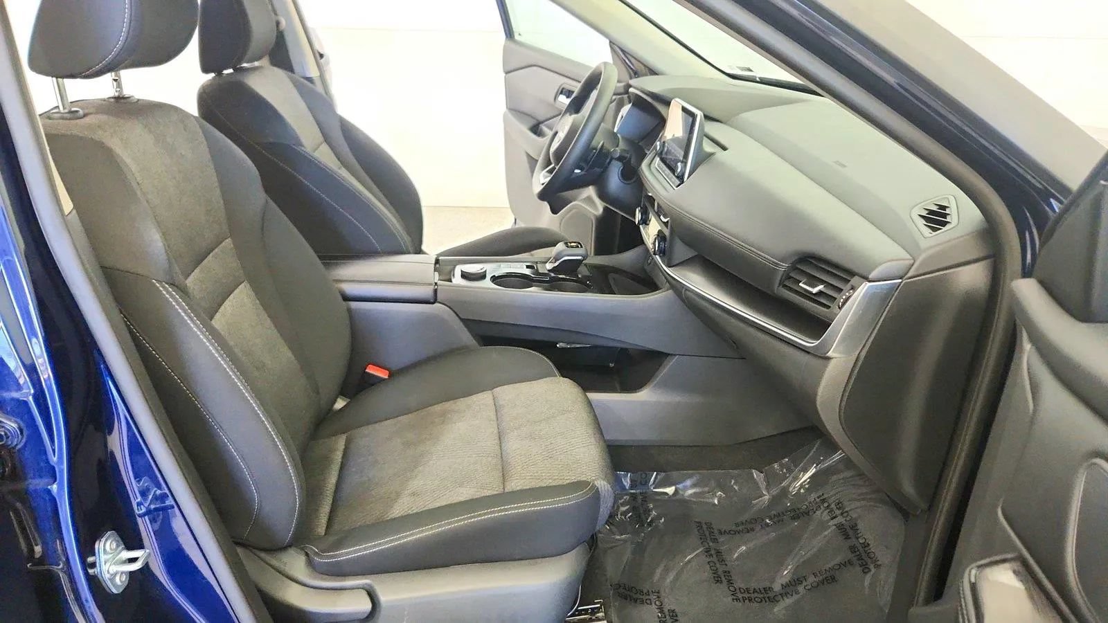 Used 2024 Nissan Rogue SV AWD/4WD image 29