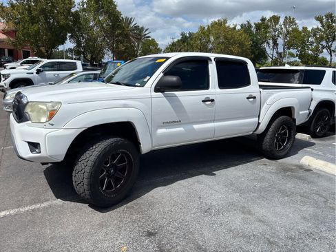 Used 2015 Toyota Tacoma PreRunner w/ SR5 Package RWD image 16
