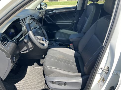 Certified 2023 Volkswagen Tiguan SE w/ Panoramic Sunroof Package image 15
