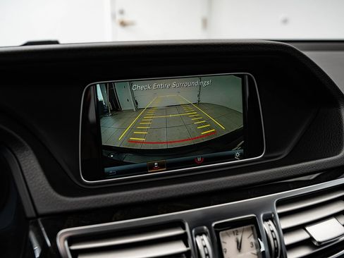 Used 2016 Mercedes-Benz E 350 4MATIC Sedan image 35