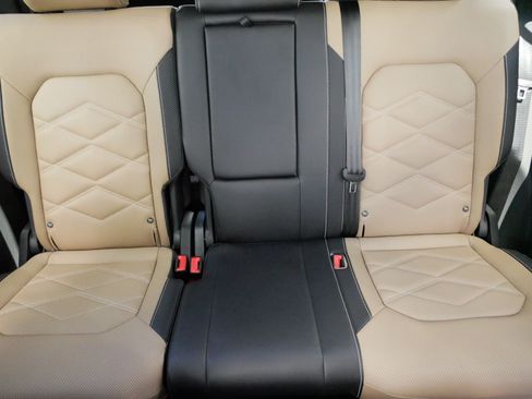Certified 2025 Volkswagen Atlas Cross Sport SE AWD/4WD image 13