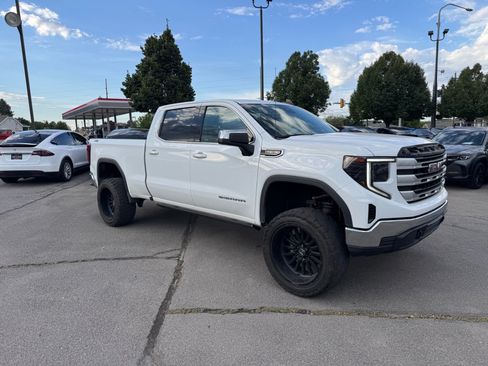 Used 2022 GMC Sierra 1500 SLE w/ X31 Off-Road Package AWD/4WD image 7