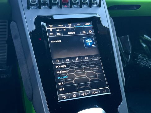 Used 2021 Lamborghini Huracan EVO image 33