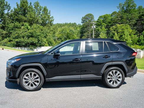 Used 2021 Toyota RAV4 XLE Premium FWD image 5