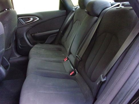 Used 2016 Chrysler 200 Limited FWD image 10