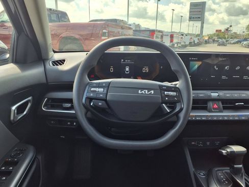 Used 2025 Kia K4 FWD image 15