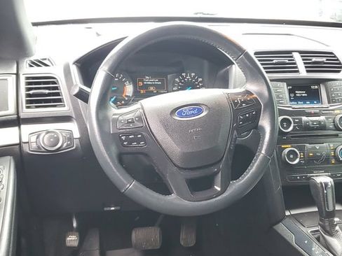 Used 2017 Ford Explorer XLT AWD/4WD image 12