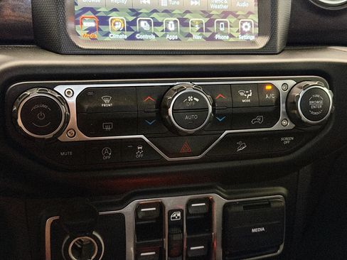 Used 2021 Jeep Wrangler Unlimited Sahara image 10