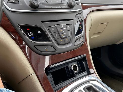 Used 2016 Buick Regal Premium image 32