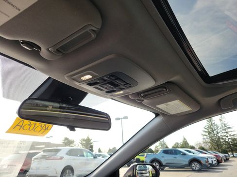 Used 2020 Toyota Camry SE image 30