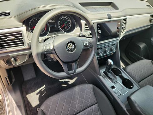 Used 2018 Volkswagen Atlas Launch Edition FWD image 2
