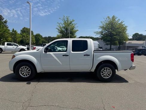 Used 2019 Nissan Frontier SV RWD image 2