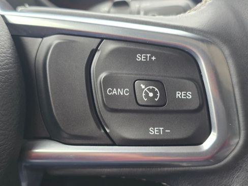 Used 2019 Jeep Wrangler Unlimited Sahara AWD/4WD image 27