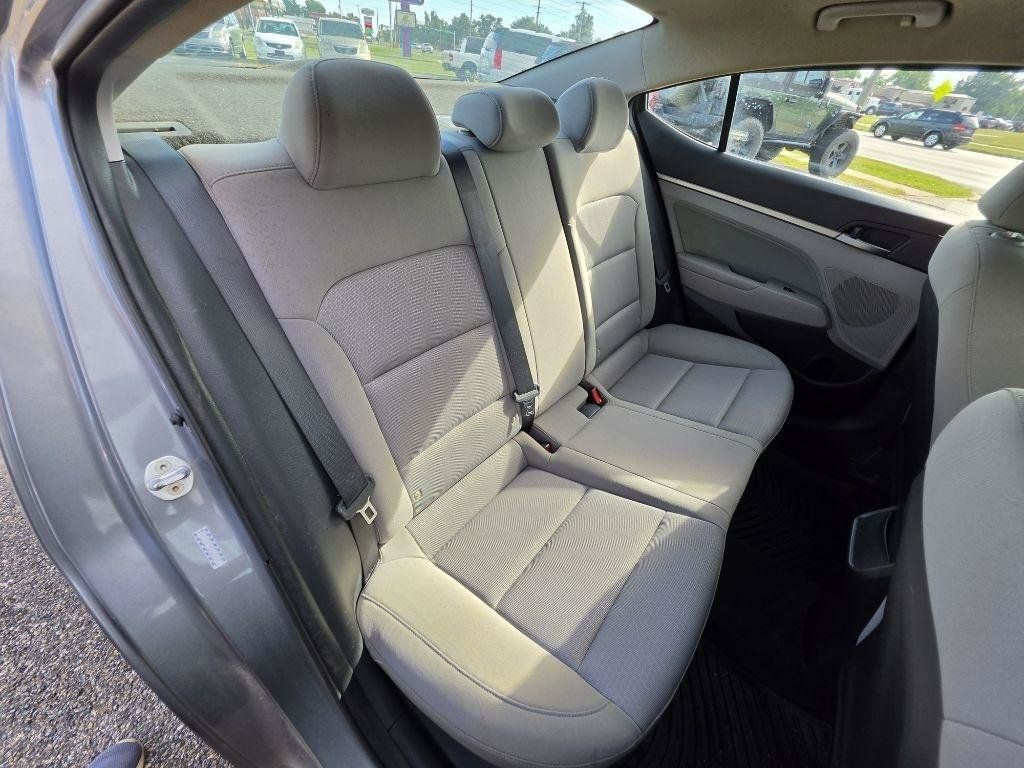 Used 2018 Hyundai Elantra SEL w/ Winter Weather Package FWD image 17