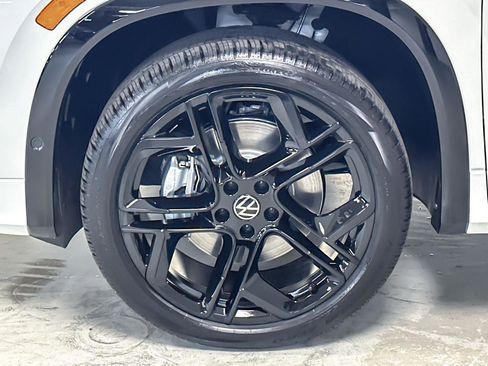 New 2026 Volkswagen Tiguan SE R-Line image 24