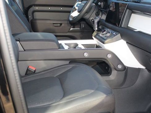 Used 2025 Land Rover Defender 110 S image 3