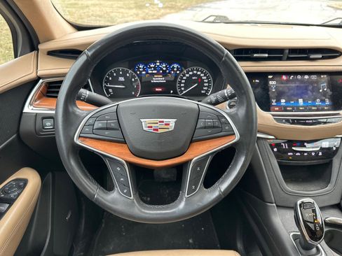 Used 2017 Cadillac XT5 Platinum image 9