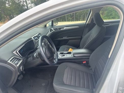 Used 2020 Ford Fusion SE FWD image 4